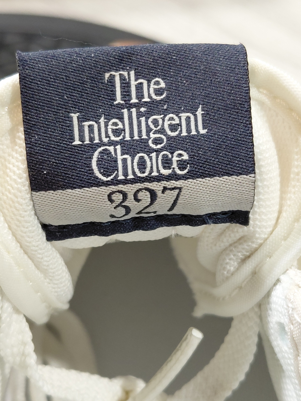 New Balance Womens 327 Vintage 70's  Design Moonbeam - Outerspace White Navy 7.5 - Picture 5 of 16